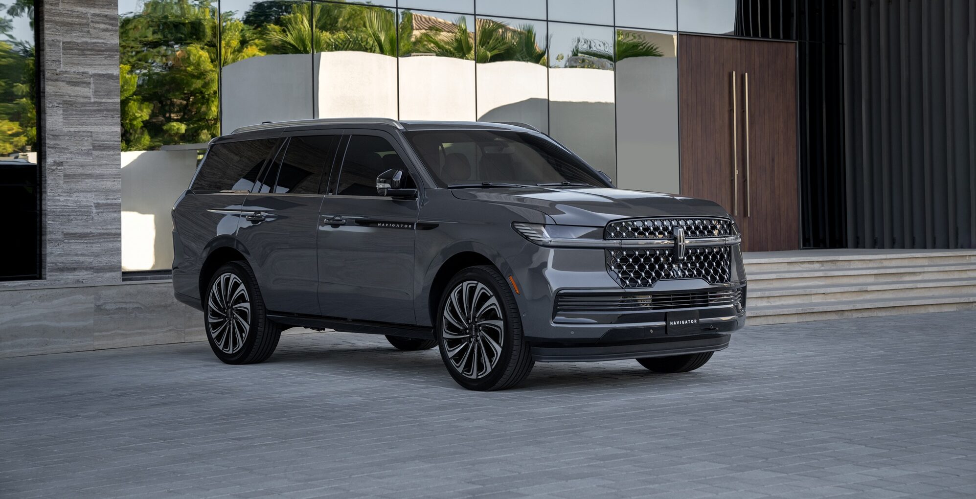 Pearson Airport Pickups | Why Pre-Booking Beats Hailing Every Time