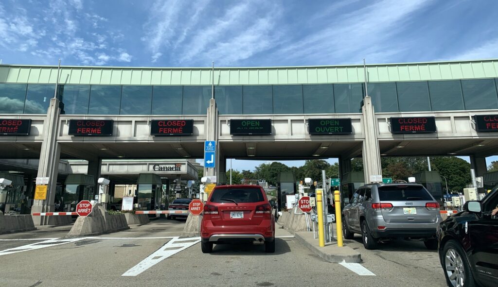 Infographic showing cross-border customs process for Niagara Falls Airport]
