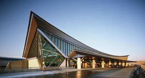 Toronto Pearson Airport Limo Pickup Guide: Terminal 1 & 3 Door Numbers, Meeting Spots & Arrival Rules